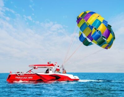 Parasailing in Dubai